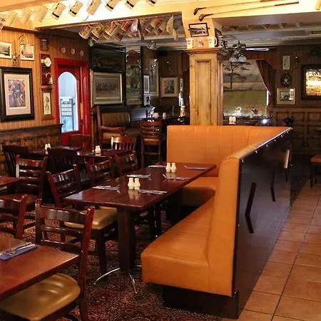 Mcsweeney Arms ホテル 3*