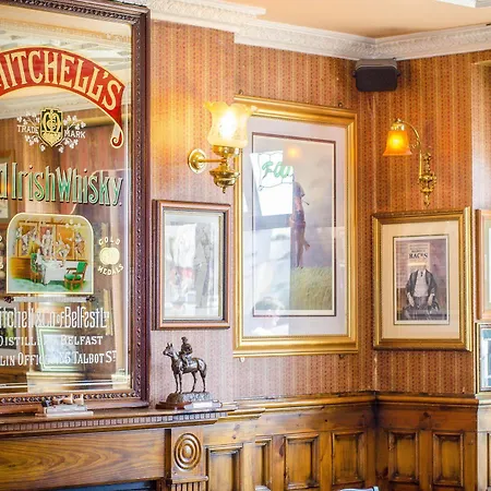 Mcsweeney Arms ホテル