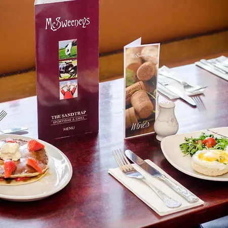 מלון Mcsweeney Arms 3*