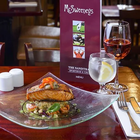 Mcsweeney Arms מלון